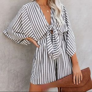 New Women's Size 8/10 Light Gray Striped Tie Front Romper Short